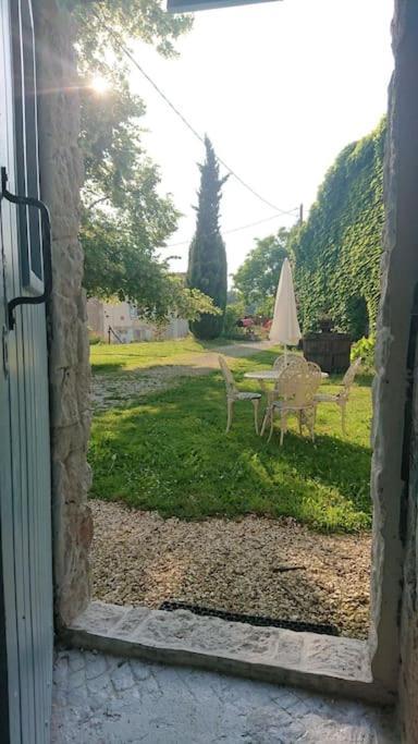 Entire Apartment With Swimming Pool Near Aubeterre Saint-Romain  Extérieur photo