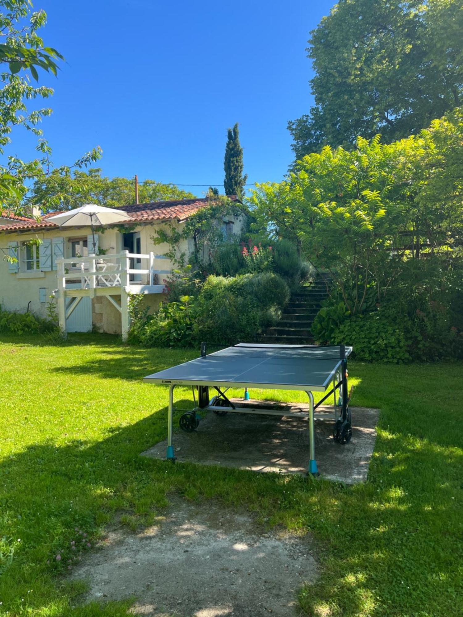 Entire Apartment With Swimming Pool Near Aubeterre Saint-Romain  Extérieur photo