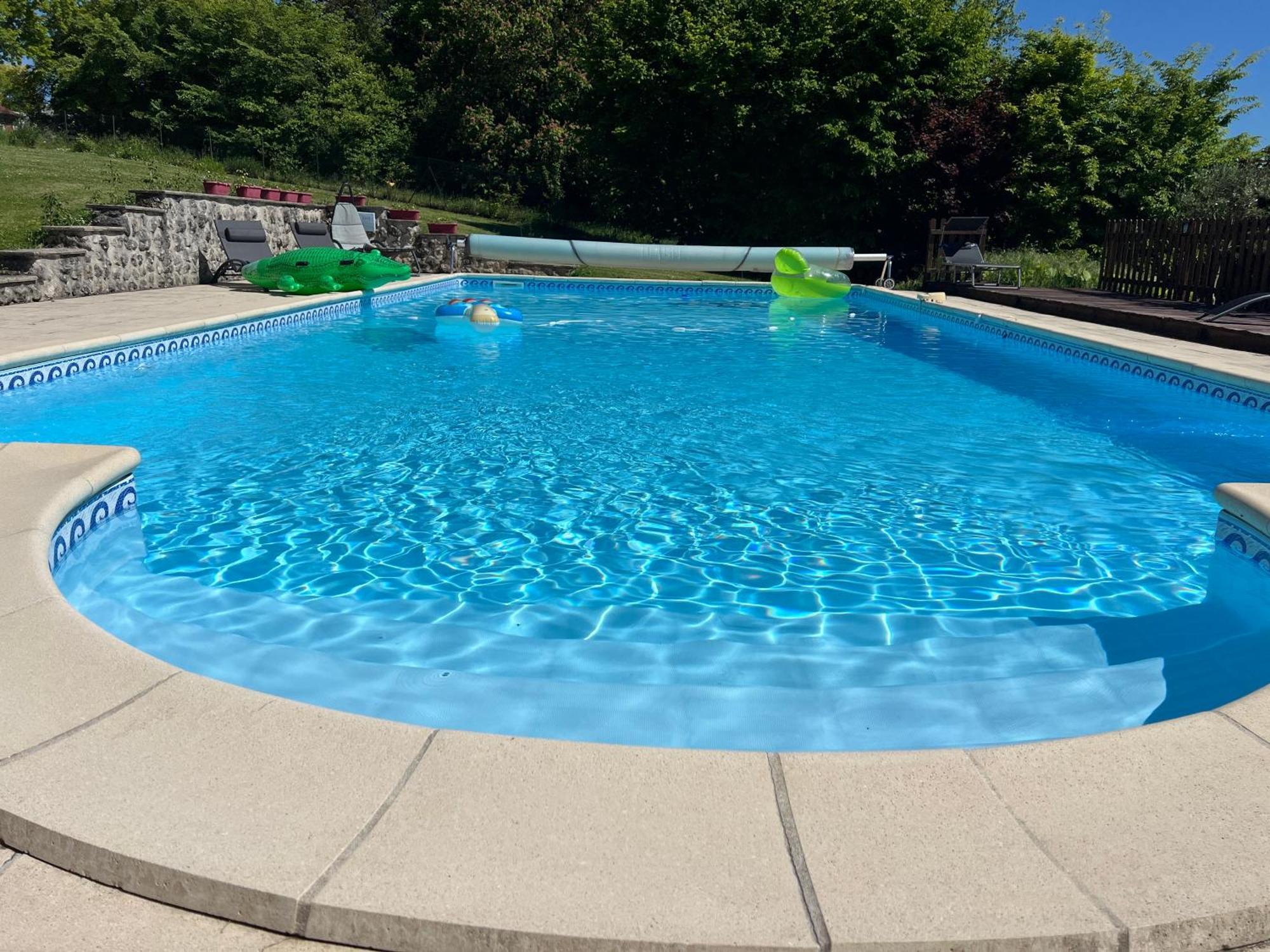 Entire Apartment With Swimming Pool Near Aubeterre Saint-Romain  Extérieur photo